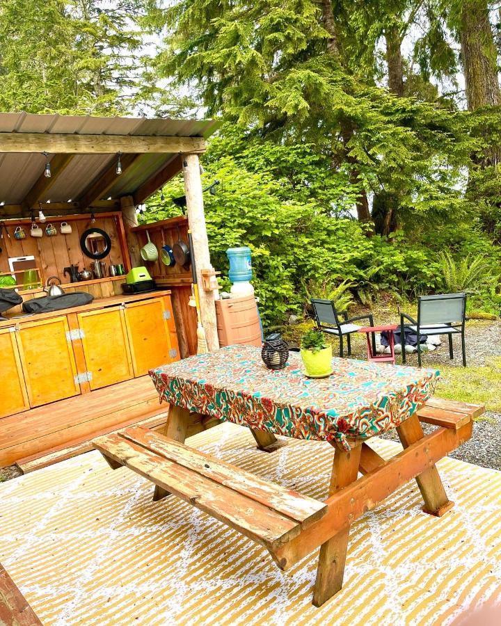 So Damn Lucky Glamping Hotel ยูคลูเลต ภายนอก รูปภาพ