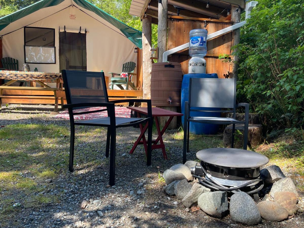So Damn Lucky Glamping Hotel ยูคลูเลต ภายนอก รูปภาพ