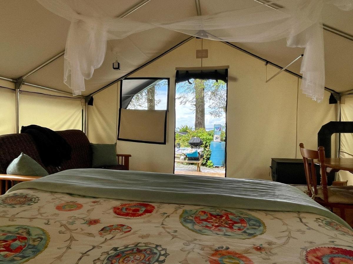 So Damn Lucky Glamping Hotel ยูคลูเลต ภายนอก รูปภาพ