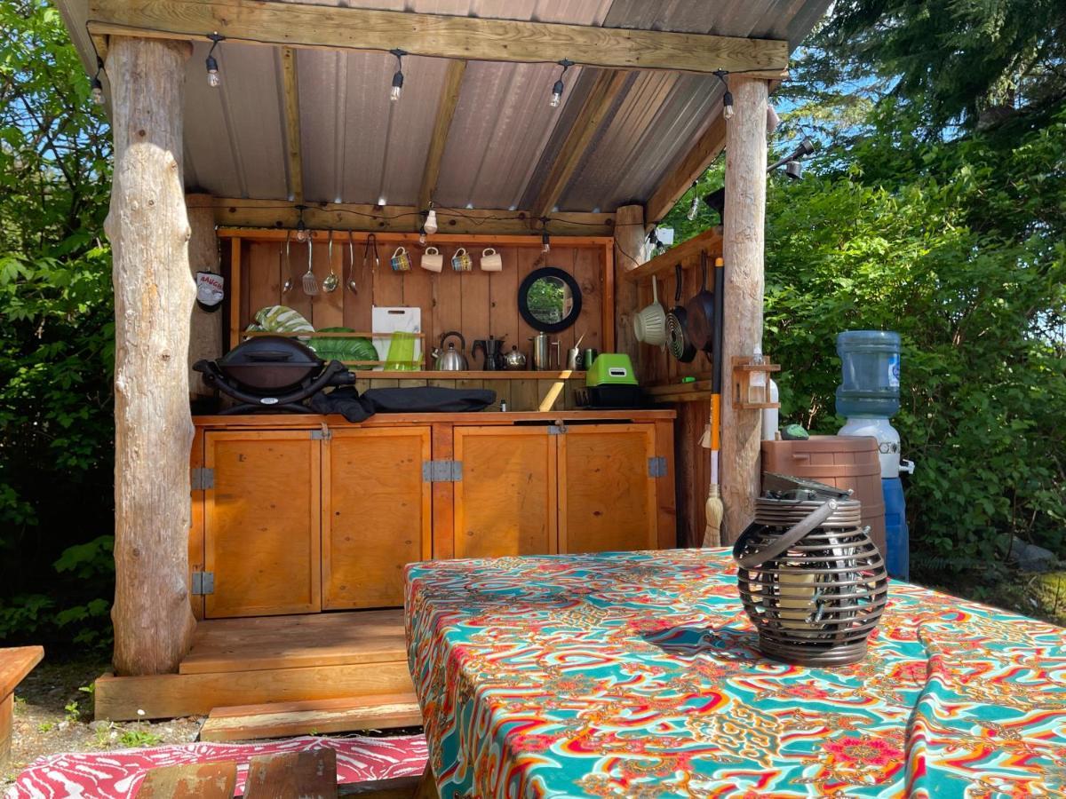So Damn Lucky Glamping Hotel ยูคลูเลต ภายนอก รูปภาพ