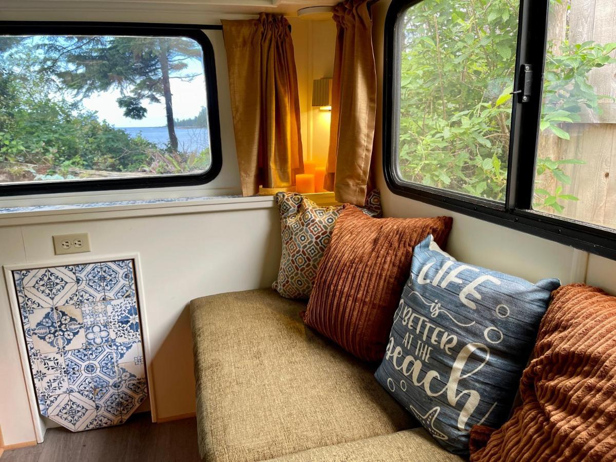 So Damn Lucky Glamping Hotel ยูคลูเลต ภายนอก รูปภาพ