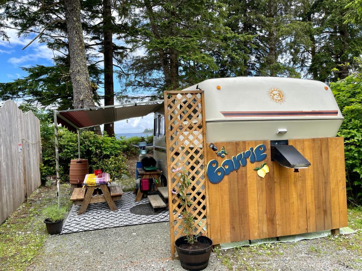 So Damn Lucky Glamping Hotel ยูคลูเลต ภายนอก รูปภาพ