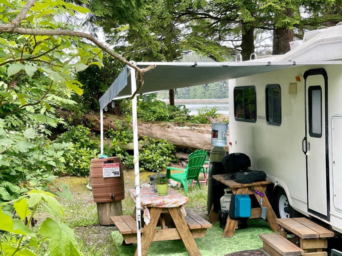 So Damn Lucky Glamping Hotel ยูคลูเลต ภายนอก รูปภาพ
