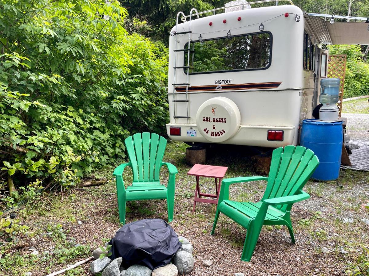So Damn Lucky Glamping Hotel ยูคลูเลต ภายนอก รูปภาพ