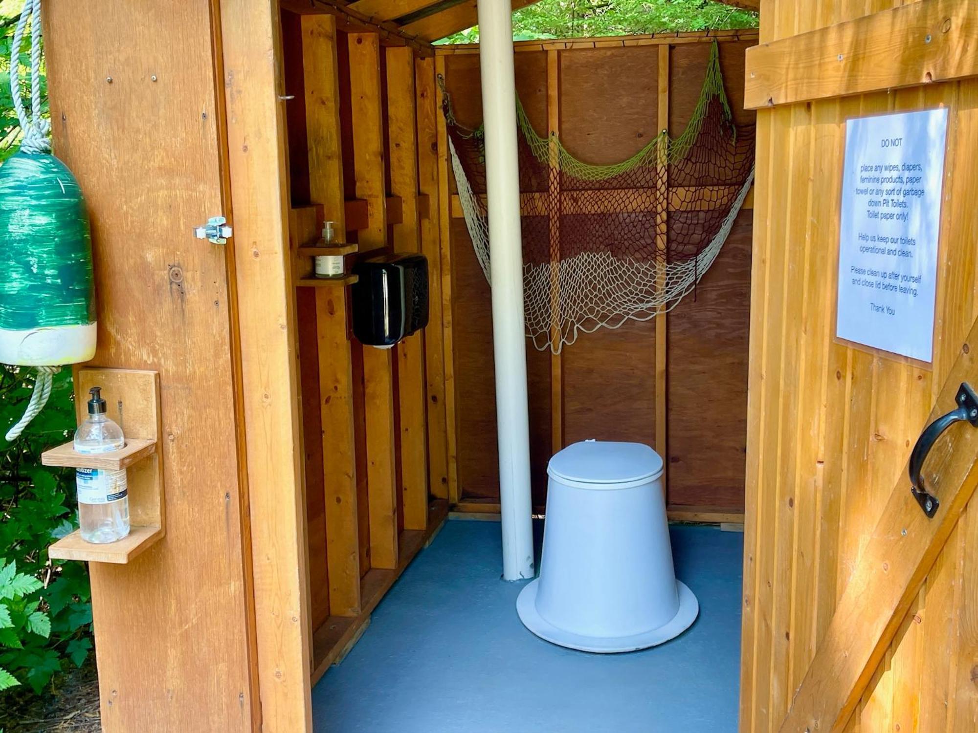 So Damn Lucky Glamping Hotel ยูคลูเลต ภายนอก รูปภาพ